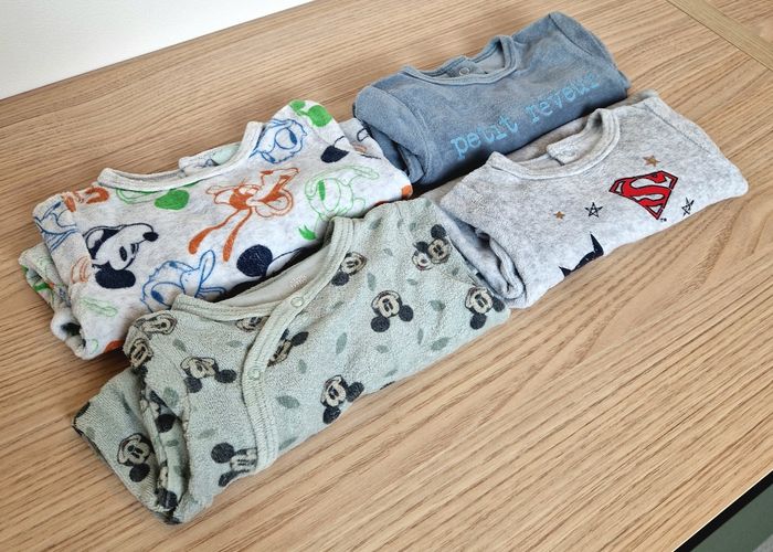 Lot de 4 pyjamas et 4 bodies ML bébé garçon 1mois Très bon état - photo numéro 4