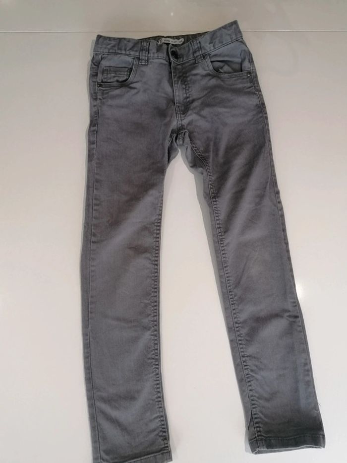 Jeans gris T 10 ans 👦🏻