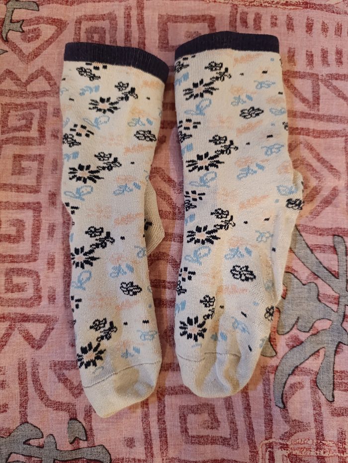Chaussettes femmes a motifs de fleurs - photo numéro 2