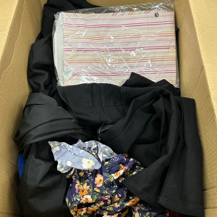 Lot de 50 vêtements adultes neufs #5 - photo numéro 2