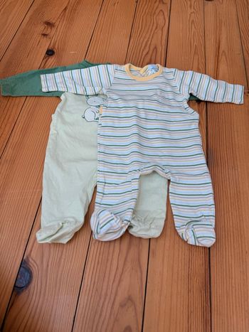 Lot 2 pyjamas fin 1 mois 