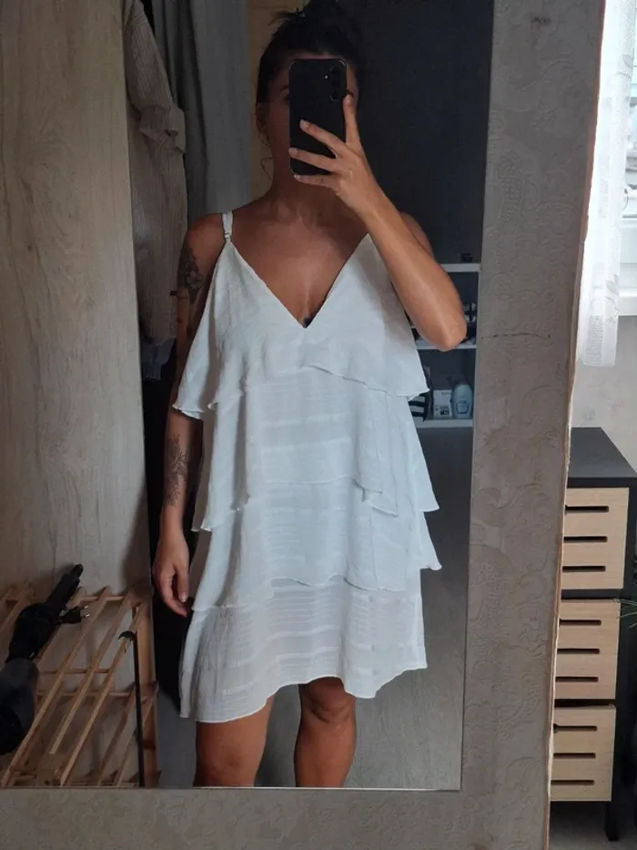 Robe blanche Pretty Little Thing 36 - photo numéro 2