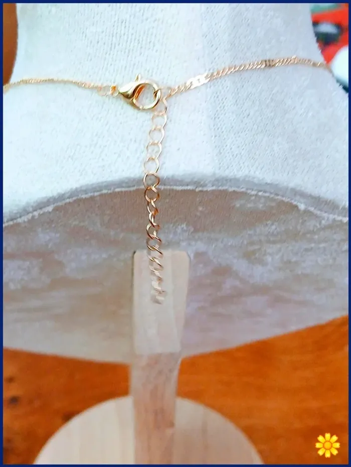 Collier cœur doré tendance romantique été 2025 - photo numéro 3