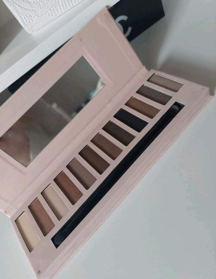 Lot 4 palettes I love Révolution Max&More Lasplash Réserve Naturelle  👁 - photo numéro 2