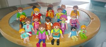 Lot de 8 filles et 8 garçons et 3 bébés playmobil neufs