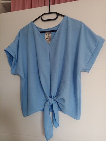 Blouse bleu ciel à strass