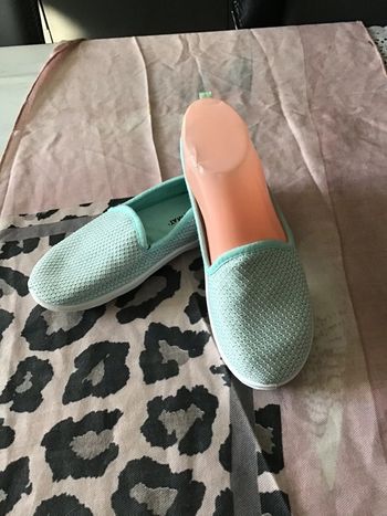 Chaussure détente couleur bleu ciel menthe et argenté taille 36