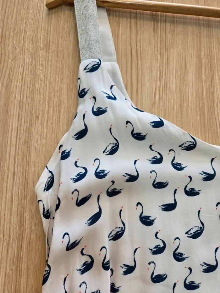 Robe blanche a motif cygnes - photo numéro 2