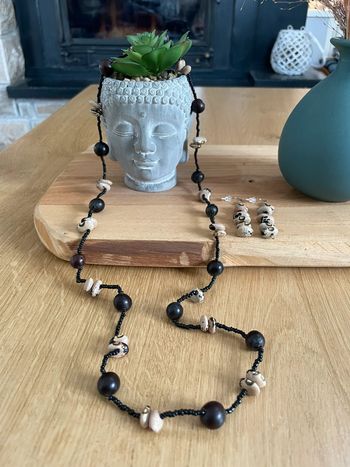 Collier et boucles d’oreilles artisanales