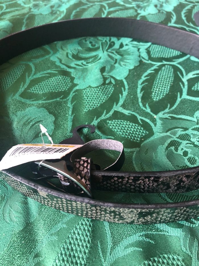 Ceinture grise /noire 105 neuve avec étiquette