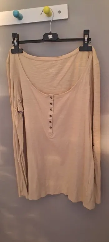 T Shirt manches longues beige - Marque Pimkie -Taille 42 - Bon état.