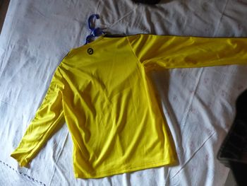 2 tee shirts manches longues  handball