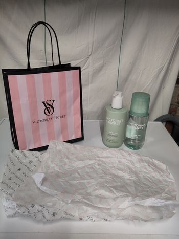 Lot produits Victoria's secret (lotion + brume)