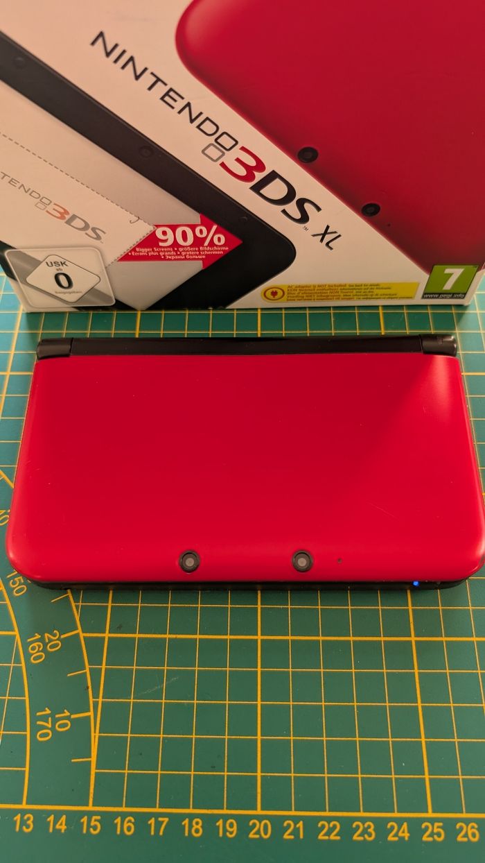 Nintendo 3ds xl / très bon état / En boîte et avec chargeur - photo numéro 2