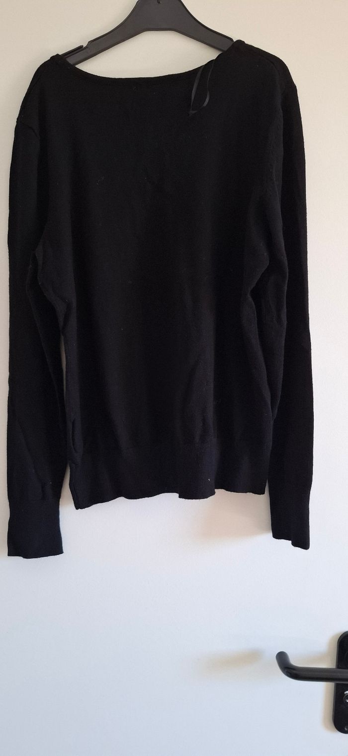 Pull noire - photo numéro 2