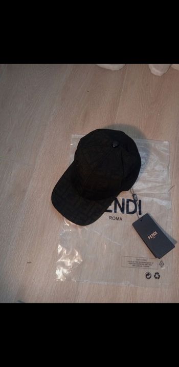Casquette fendi 
