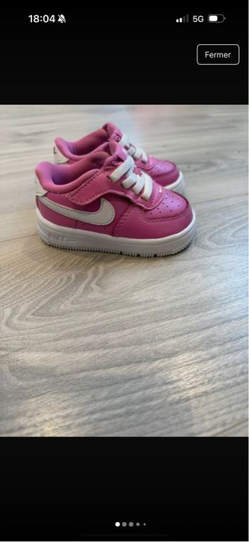 Paire de Nike rose taille 19,5 très bon état
