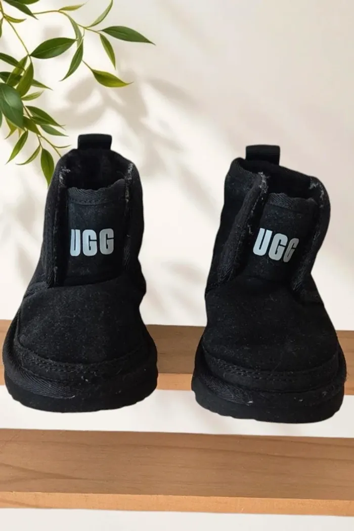 Bottines UGG Pointure 22 - photo numéro 2