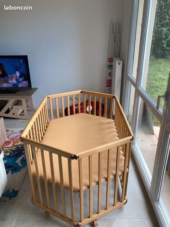 Grand parc bébé pliant en bois - fond refait à neuf