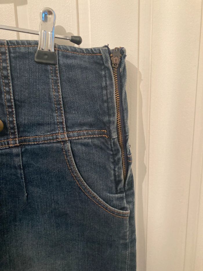 Jupe en jean avec boutons - photo numéro 3