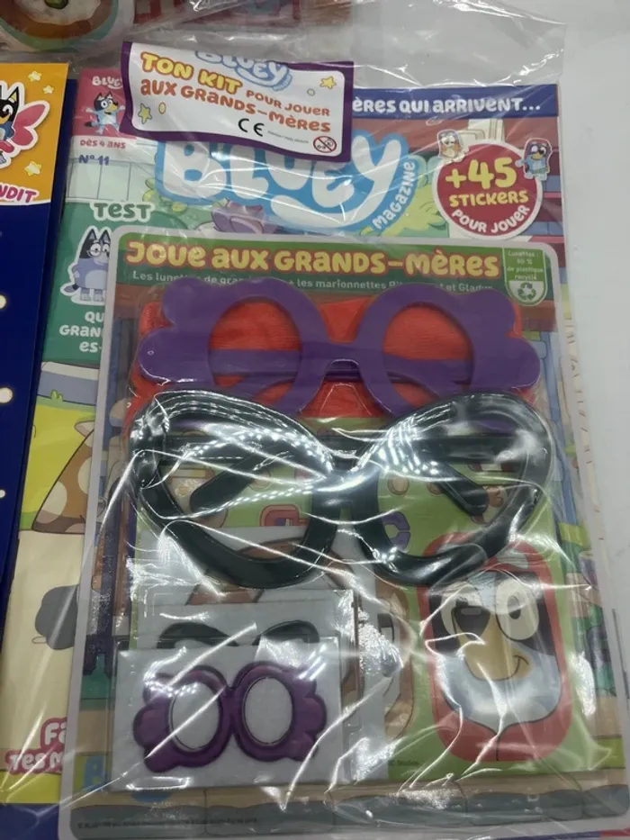 Lot de 2 livres d'activité magazine Bluey Neuf avec ces jouets - photo numéro 2