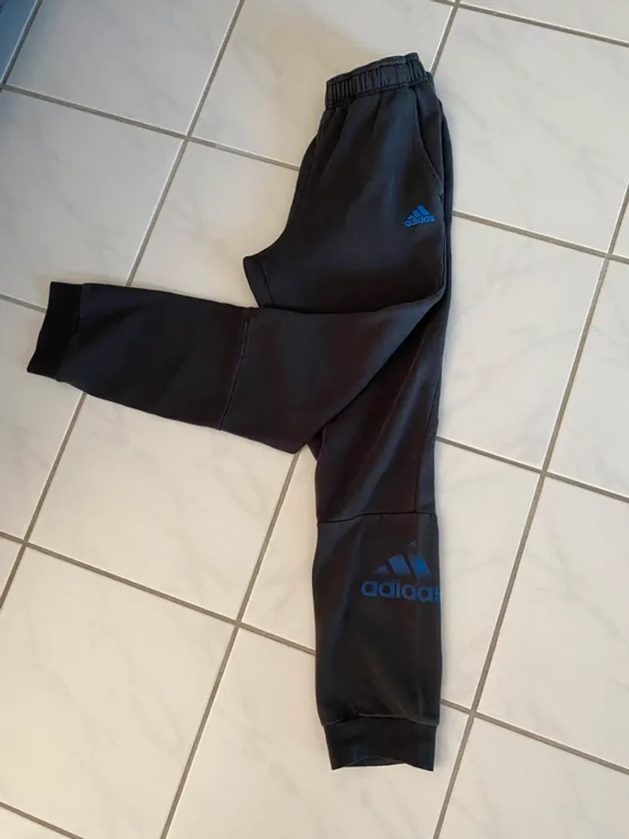 Jogging Adidas Premium Noir & Bleu Édition Streetwear Taille S