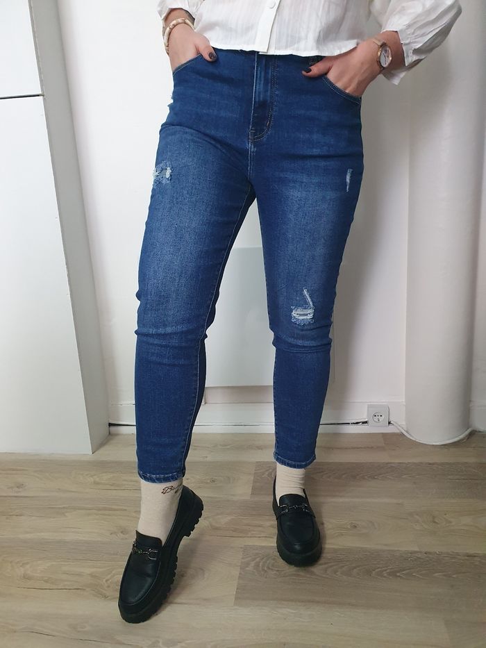 Jean mom Nancy effet déchiré Taille 34 - photo numéro 4