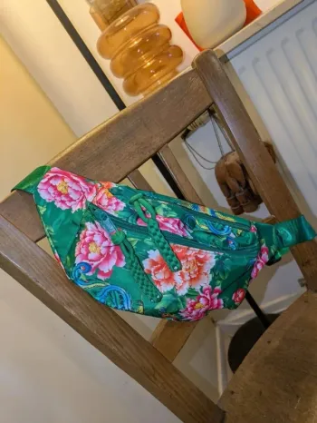 Banane verte à fleurs – sac banane femme tendance été automne accessoire pratique mode casual fleuri