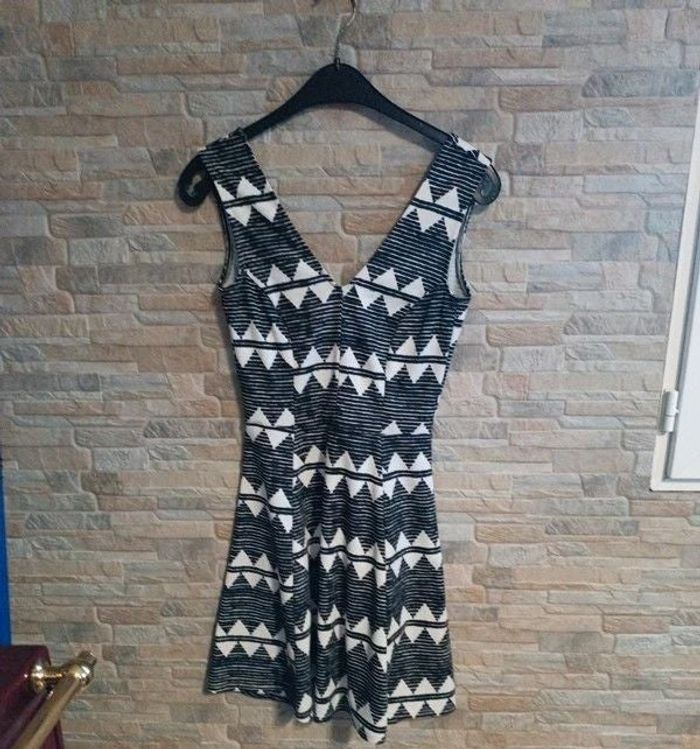Robe chasuble noire et blanche H&M XS,