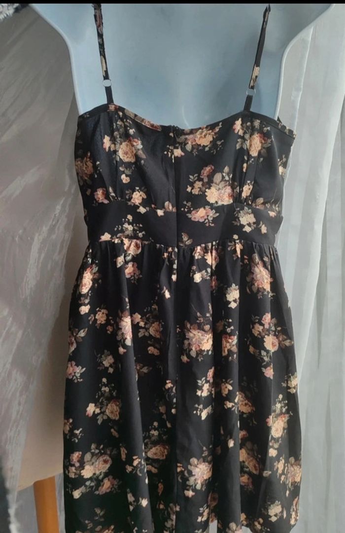 Jolie robe d été fleurie - photo numéro 3