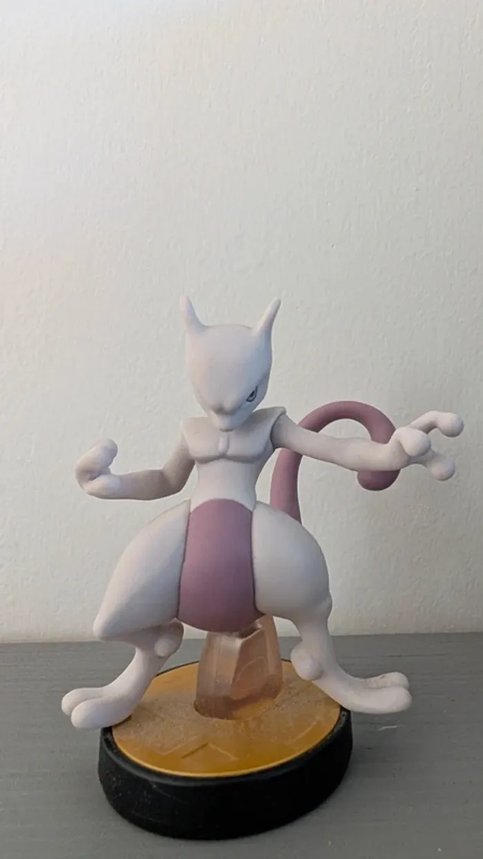 Amiibo Mewtwo