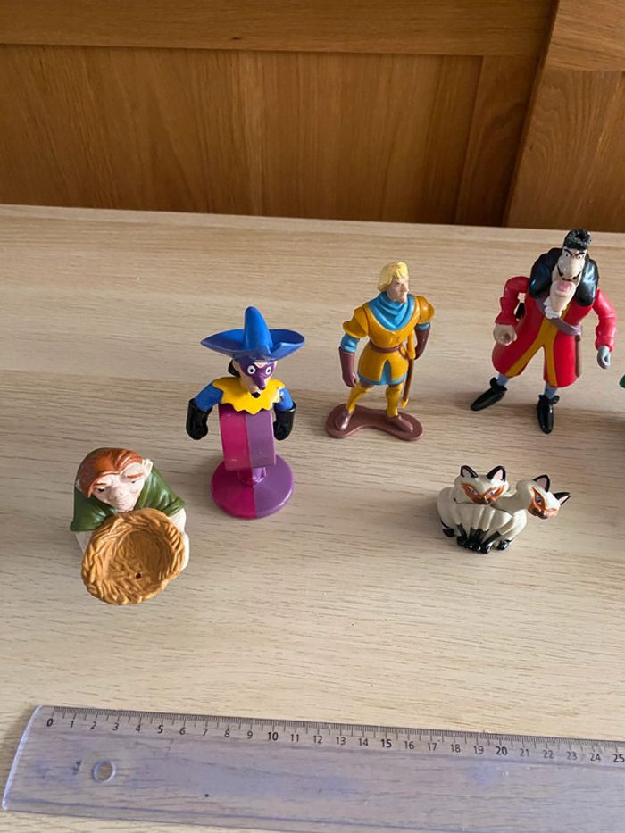 Jouets mc do donalds figurines peter pan crochet Chopin Quasimodo Phoebus siamois - photo numéro 6