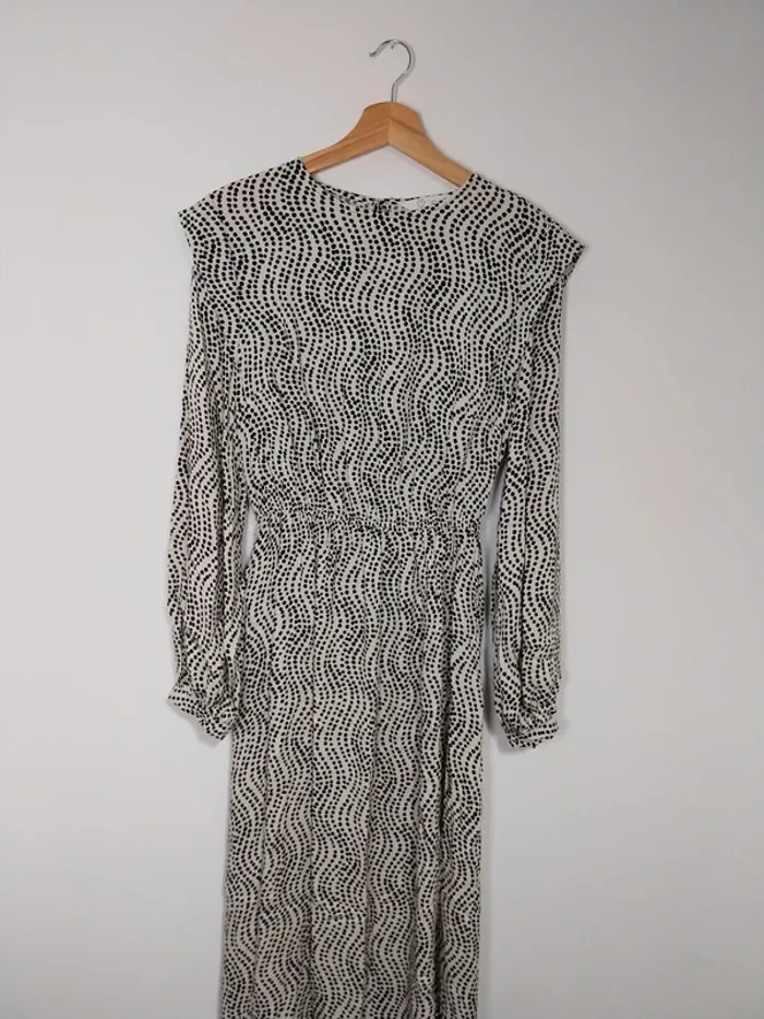 Robe longue blanche avec pois noires 38