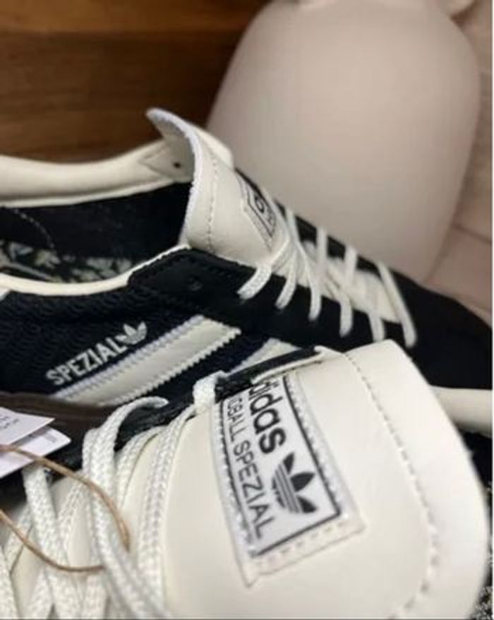 Adidas Spezial noires & blanches - Taille 40 - photo numéro 3