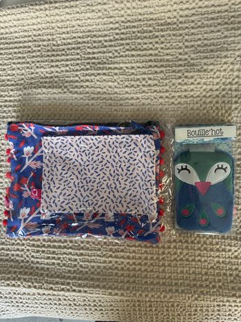 2 trousses + bouillotte Initiatives