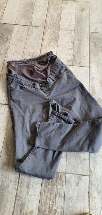 Tres beau jean maternité de chez kiabi taille 36 en très bon état 👌