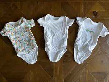 Lot de trois body manches courtes