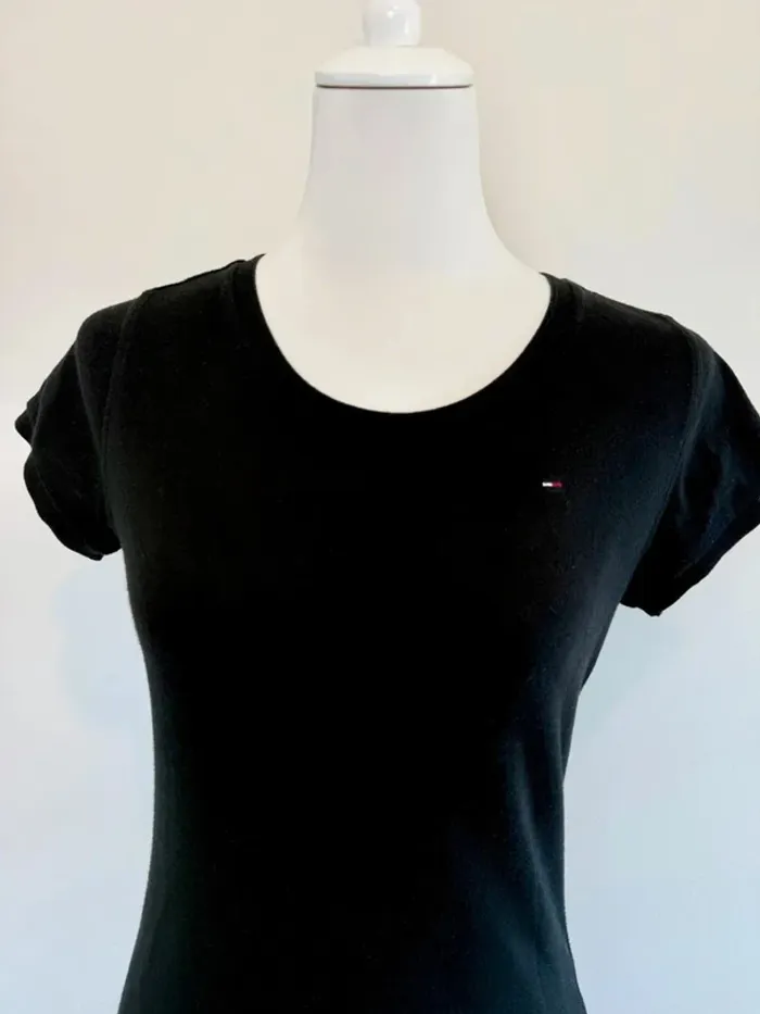T-shirt Tommy Hilfiger femme noir taille L très bon état - photo numéro 4