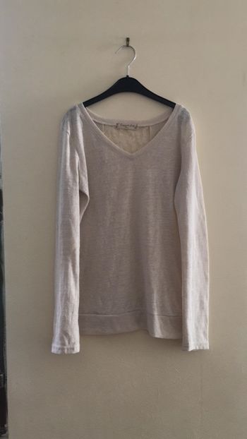 Pull crème col en v avec dentelle