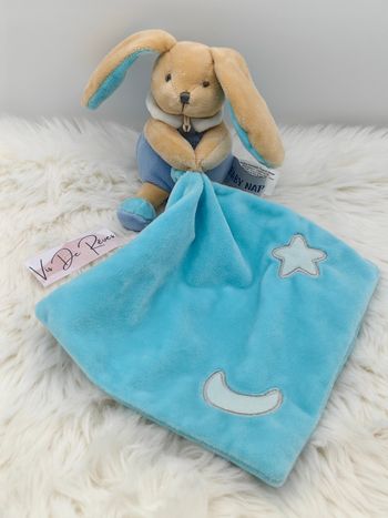 Doudou pantin Lapin Luminescent avec son mouchoir bleu beige blanc Baby Nat BN0137