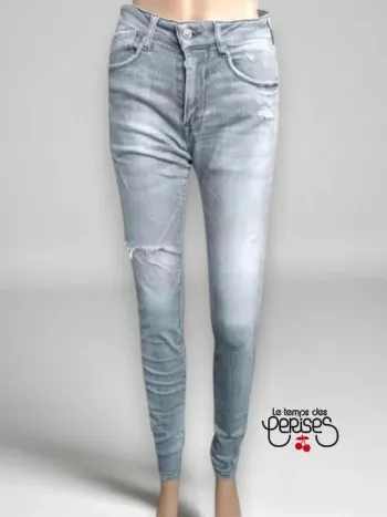Jean Le Temps Des Cerises power, slim destroy ,taille mi-haute à l'avant haute à l'arriere ,stretch