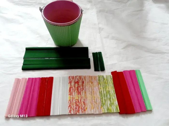 Lot de 24 cache pots toutes tailles et couleurs neufs