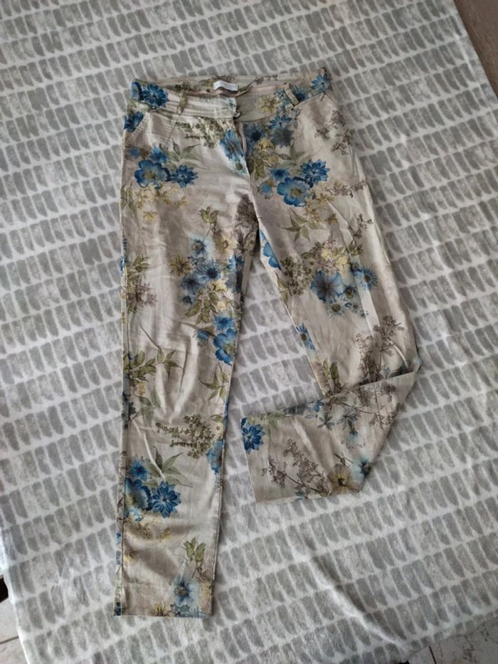 Pantalon droit a fleurs beige bleu stretch Clarin Shavien taille 42 - photo numéro 1