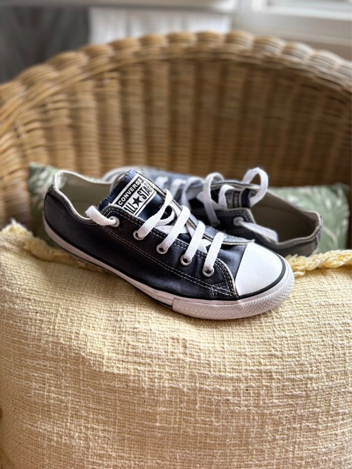 Converse basse - à lacets - bleu marine/gris - pointure 34 - en très bon état