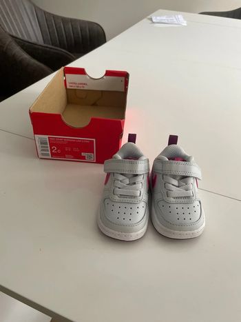 Baskets Nike tail’e 17 neufs