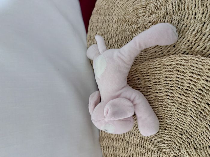 Doudou chien couché rose cocard blanc OBAIBI - photo numéro 3