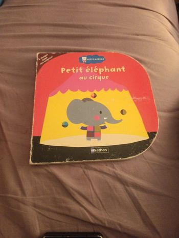 Livre petit éléphant au cirque