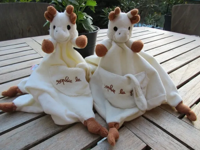 2 doudous carrés vulli sophie la girafe comme neufs - photo numéro 3
