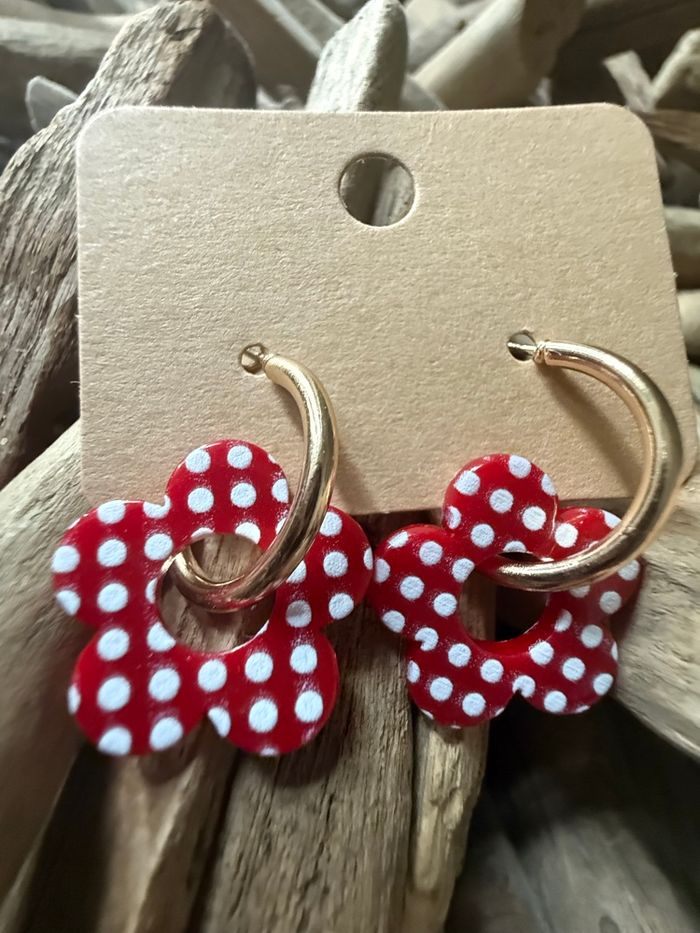 Boucle fleur fantaisie rouge à pois