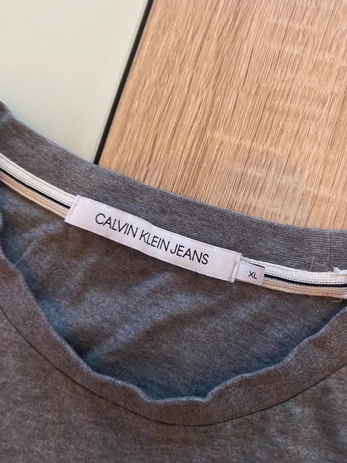 Teeshirt gris - photo numéro 3